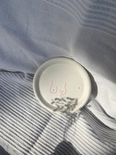 Lade das Bild in den Galerie-Viewer, Round Tray Schmucktablett Deko "Boobies"