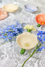 Lade das Bild in den Galerie-Viewer, Byon Design Cup Tasse Poppy