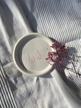 Lade das Bild in den Galerie-Viewer, Round Tray Schmucktablett Deko "Boobies"