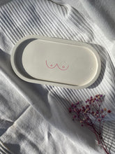 Lade das Bild in den Galerie-Viewer, Oval Tray Schmucktablett Deko "Perky Boobs"