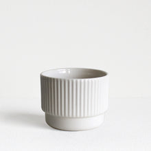 Lade das Bild in den Galerie-Viewer, Cappucino Cup Tasse "Column" Archive Studio