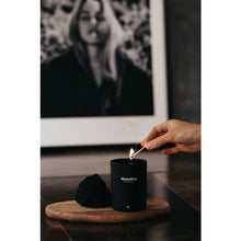 Lade das Bild in den Galerie-Viewer, Memoires Scented Candle Duftkerze Bois de Santal