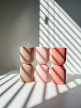 Lade das Bild in den Galerie-Viewer, Rib Pillar Kerze Candle | Soy wax