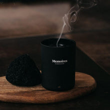 Lade das Bild in den Galerie-Viewer, Memoires Scented Candle Duftkerze Bois de Santal