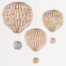 Lade das Bild in den Galerie-Viewer, Meri Meri X Liberty London Origami Balloon Decorations
