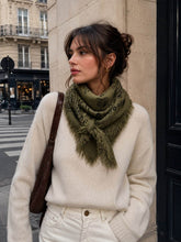 Lade das Bild in den Galerie-Viewer, Square Wool Scarf Schal Tuch Bandana Paisley
