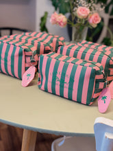 Lade das Bild in den Galerie-Viewer, Couture &amp; Cupcakes Travel Case Kulturbeutel "I LOVE YOU SO MATCHA"
