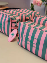 Lade das Bild in den Galerie-Viewer, Couture &amp; Cupcakes Travel Case Kulturbeutel "I LOVE YOU SO MATCHA"
