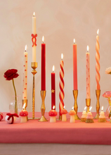 Lade das Bild in den Galerie-Viewer, Meri Meri 2er Set Twist Candles Candy Cane
