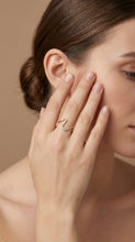 Lade das Bild in den Galerie-Viewer, Ring Eline Wave

