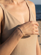 Lade das Bild in den Galerie-Viewer, Charm Armband Half Stone Chain
