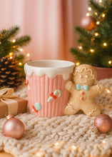 Lade das Bild in den Galerie-Viewer, Gingerbread Man Mug Lebkuchenmann Tasse Rosa
