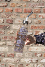 Lade das Bild in den Galerie-Viewer, Glass Water Bottle Wasserflasche Spring Butterfly 650 ml
