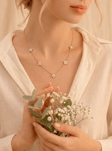 Lade das Bild in den Galerie-Viewer, Necklace Kette Mini Fleur
