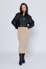 Lade das Bild in den Galerie-Viewer, Cropped Trench Faux Leather Jacket Jacke &quot;Willow&quot;
