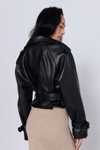 Lade das Bild in den Galerie-Viewer, Cropped Trench Faux Leather Jacket Jacke &quot;Willow&quot;
