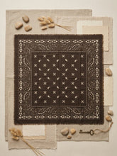 Lade das Bild in den Galerie-Viewer, Square Scarf Schal Tuch Bandana Paisley 110cm
