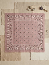 Lade das Bild in den Galerie-Viewer, Square Scarf Schal Tuch Bandana Paisley 110cm
