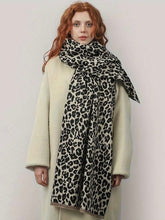 Lade das Bild in den Galerie-Viewer, Leopard Double-sided Scarf Schal
