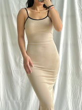 Lade das Bild in den Galerie-Viewer, Ribbed Backless Bodycon Dress Kleid &quot;Tara&quot;
