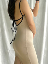 Lade das Bild in den Galerie-Viewer, Ribbed Backless Bodycon Dress Kleid &quot;Tara&quot;
