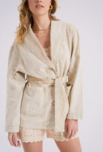 Lade das Bild in den Galerie-Viewer, Kimono Jeans Jacket Jacke mit Gürtel &quot;Isabel&quot;
