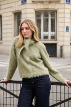 Lade das Bild in den Galerie-Viewer, Brushed Wool Cardigan with Removable Scarf Jäckchen mit Schal
