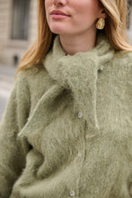 Lade das Bild in den Galerie-Viewer, Brushed Wool Cardigan with Removable Scarf Jäckchen mit Schal
