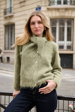 Lade das Bild in den Galerie-Viewer, Brushed Wool Cardigan with Removable Scarf Jäckchen mit Schal
