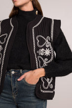 Lade das Bild in den Galerie-Viewer, Embroidered Quilted Vest Steppweste Ellen
