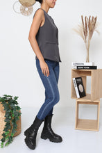 Lade das Bild in den Galerie-Viewer, Sleeveless Vest Weste &quot;Bella&quot;
