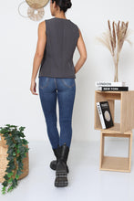 Lade das Bild in den Galerie-Viewer, Sleeveless Vest Weste &quot;Bella&quot;
