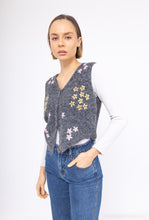 Lade das Bild in den Galerie-Viewer, Embroidered Floral Vest Weste Blake

