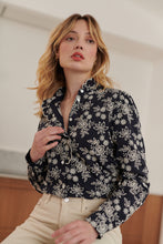 Lade das Bild in den Galerie-Viewer, Embroidered Blouse Bluse Scallop Collar &quot;Emma&quot;
