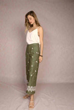 Lade das Bild in den Galerie-Viewer, Embroidered Linen Pants Leinenhose Penny
