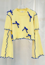 Lade das Bild in den Galerie-Viewer, Cropped Bow Ruffle Sweater Pullover Schleife Bea
