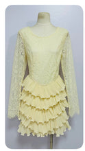 Lade das Bild in den Galerie-Viewer, Lace Ruffle Dress Kleid Butter Yellow Ava

