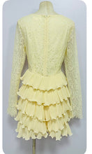 Lade das Bild in den Galerie-Viewer, Lace Ruffle Dress Kleid Butter Yellow Ava
