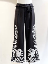 Lade das Bild in den Galerie-Viewer, Embroidered Linen Pants Leinen Hose mit Gürtel &quot;Palm Springs&quot;
