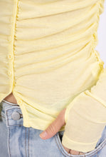 Lade das Bild in den Galerie-Viewer, V-Neck Button Cotton Shirt Butter Yellow
