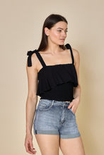 Lade das Bild in den Galerie-Viewer, Smocked Bow Tie Top "Faye"
